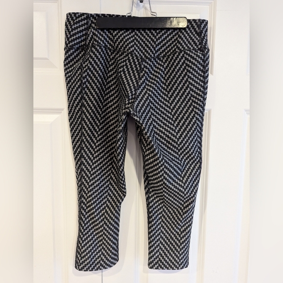 Nike Legend 2.0 Dri Fit Zig-Zag Capri Leggings Sz large - Picture 5 of 7